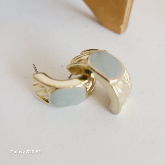 Unknown Brand Gold Tone w/colored Stone Center Stud Earrings Vintage Ladies - Picture 4 of 4